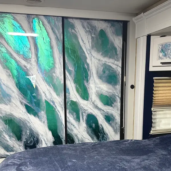 Mirrorred doors